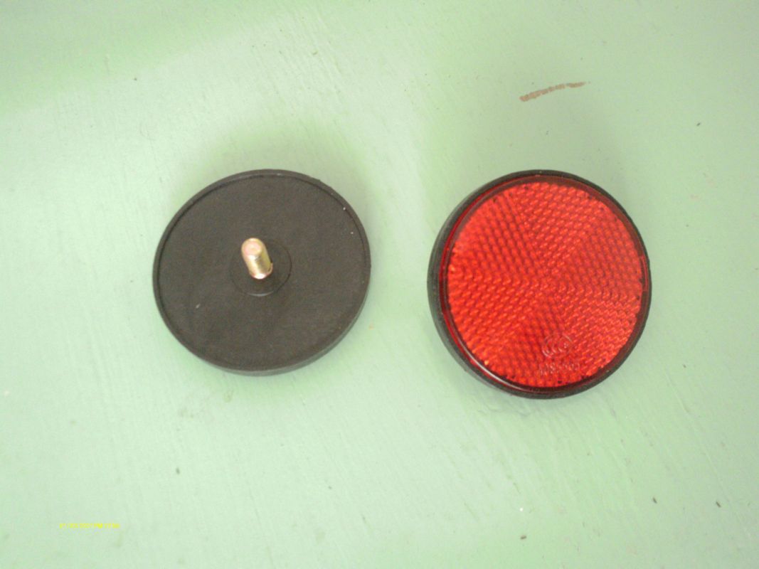 Réflecteur sur support de plaque ou feu arrière normalisé; 55mms
